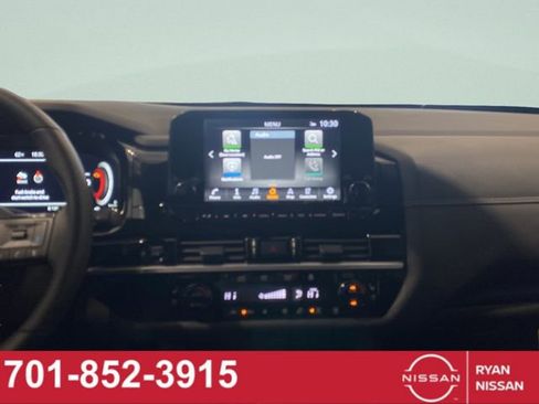 New 2025 Nissan Pathfinder Platinum image 16