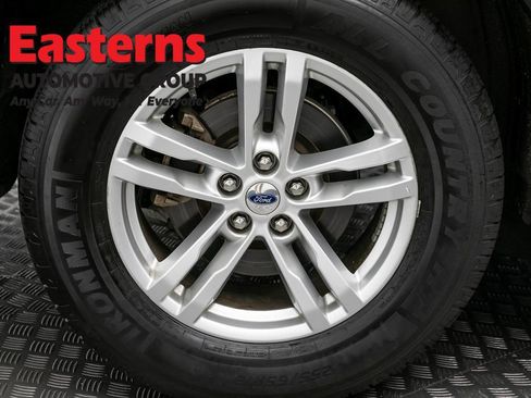 Used 2020 Ford Explorer XLT w/ Equipment Group 202A AWD/4WD image 31