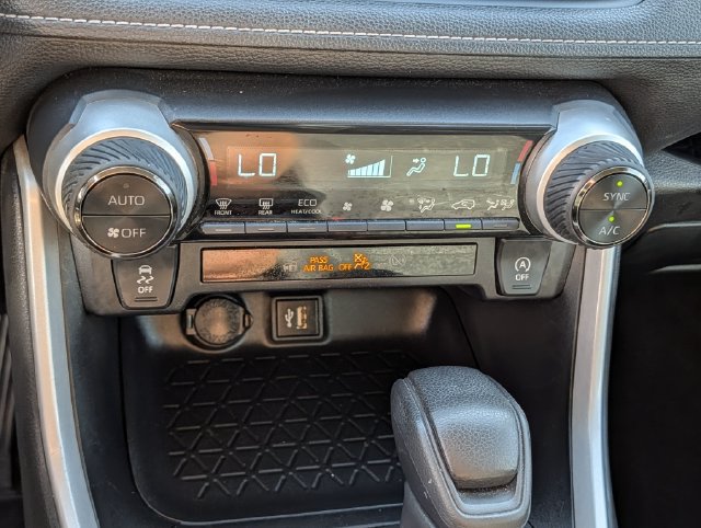 Used 2024 Toyota RAV4 XLE FWD image 17
