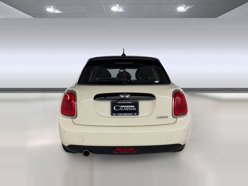 Used 2017 MINI Cooper 4-Door Hardtop image 10