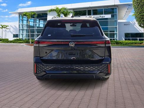 New 2026 Volkswagen Tiguan SE R-Line FWD image 6