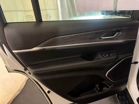 Used 2022 Jeep Grand Cherokee L Limited image 25