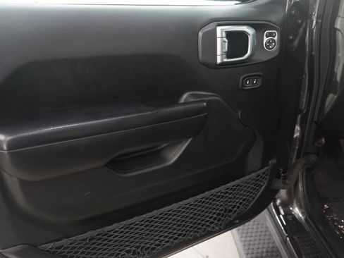 Used 2019 Jeep Wrangler Unlimited Rubicon w/ Dual Top Group AWD/4WD image 23