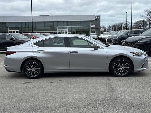 Certified 2025 Lexus ES 350 w/ Premium Package image 4