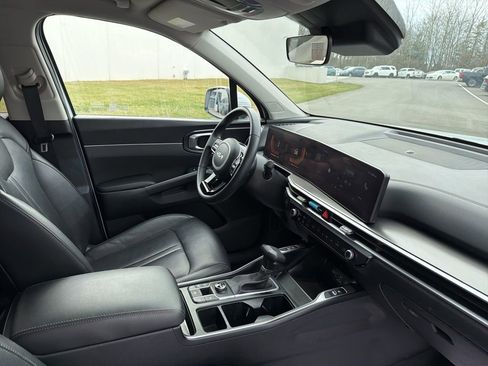 Used 2024 Kia Sorento S image 11