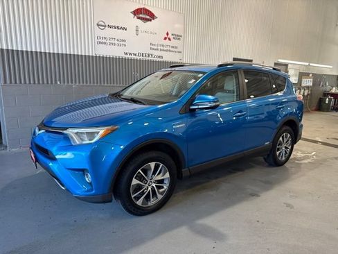 Used 2017 Toyota RAV4 XLE w/ All Weather Liner Package AWD/4WD image 6