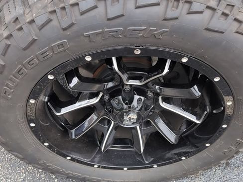Used 2018 Chevrolet Silverado 1500 LT w/ LPO, Black Pack AWD/4WD image 3