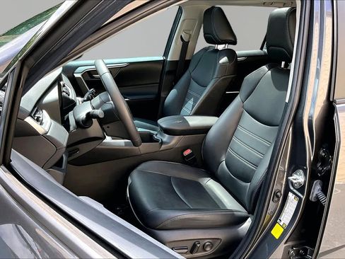 Used 2023 Toyota RAV4 XLE Premium FWD image 8