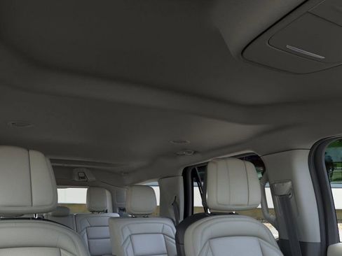 New 2026 Lincoln Navigator Premiere image 22