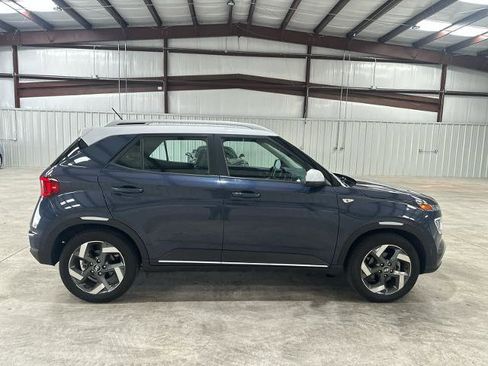 Used 2024 Hyundai Venue Limited FWD image 6