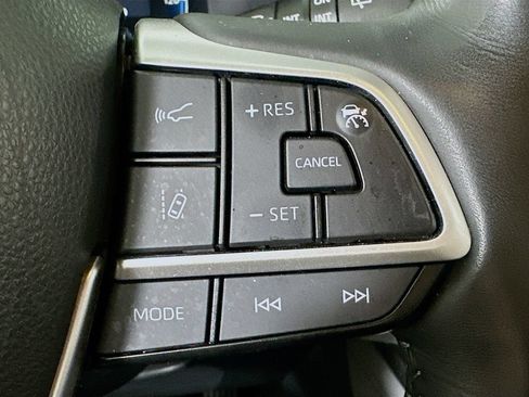 Used 2023 Toyota Highlander Limited FWD image 25