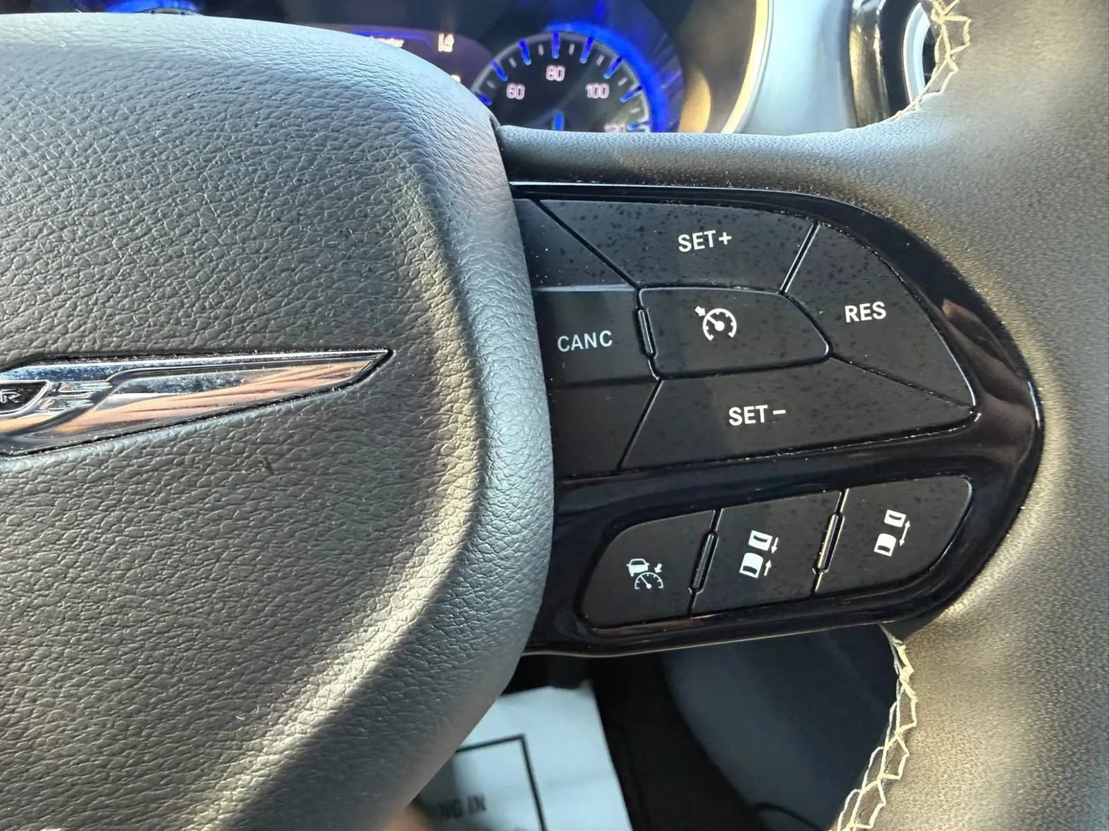 Used 2024 Chrysler Pacifica Touring FWD image 35