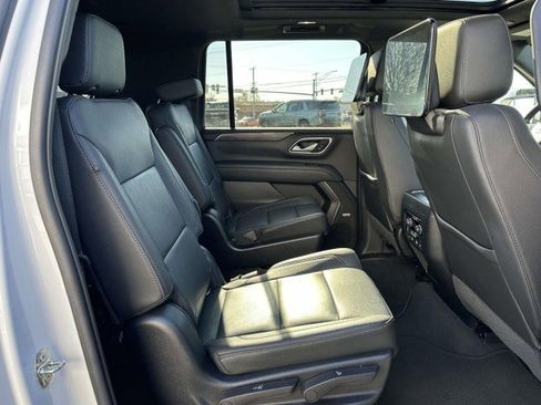 Used 2022 Chevrolet Suburban LT w/ Luxury Package image 10