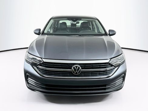 Used 2022 Volkswagen Jetta SE w/ Panoramic Sunroof Package FWD image 2