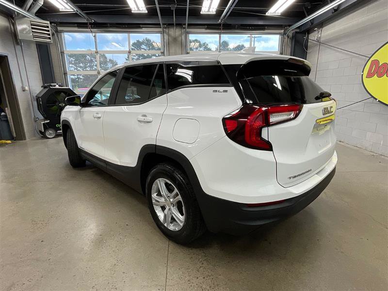 Used 2023 GMC Terrain SLE w/ LPO, Floor Liner Package FWD image 3