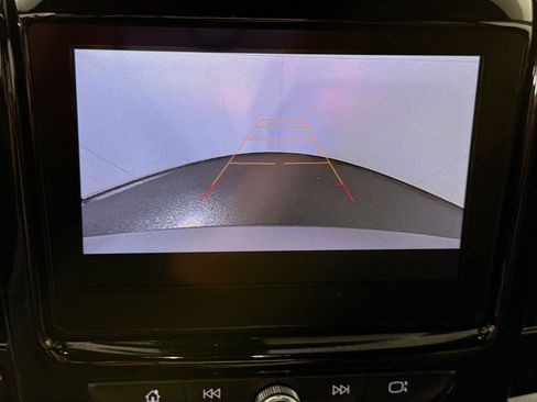 Used 2023 Chevrolet Traverse LT FWD image 19