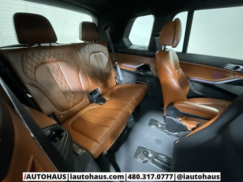 Used 2022 BMW X7 M50i image 25
