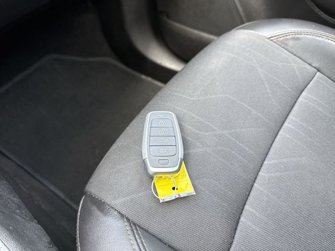 Used 2020 Chevrolet Trax LT w/ LT Convenience Package FWD image 38