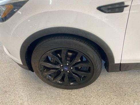 Used 2018 Ford Escape SE w/ SE Sport Appearance Package FWD image 12