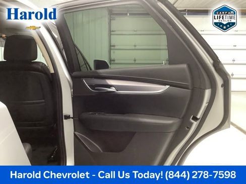 Used 2018 Cadillac XT5 Luxury image 8