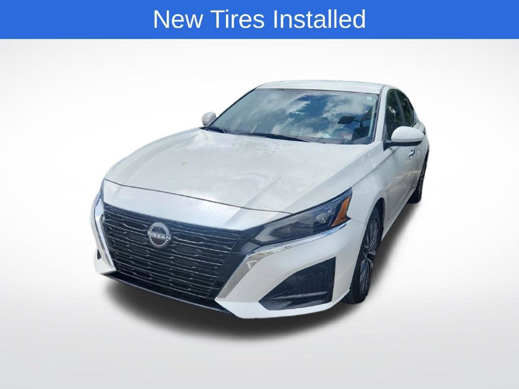 Used 2023 Nissan Altima 2.5 SV FWD image 2