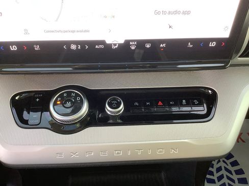 Used 2025 Ford Expedition Active AWD/4WD image 18