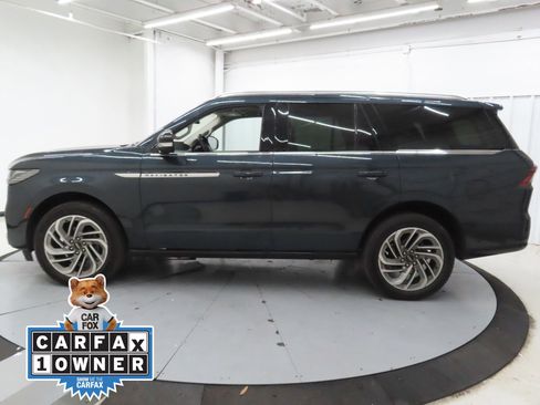 Used 2025 Lincoln Navigator Reserve AWD/4WD image 6