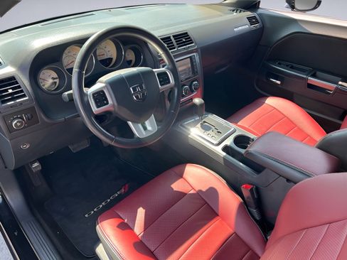Used 2013 Dodge Challenger SXT RWD image 10