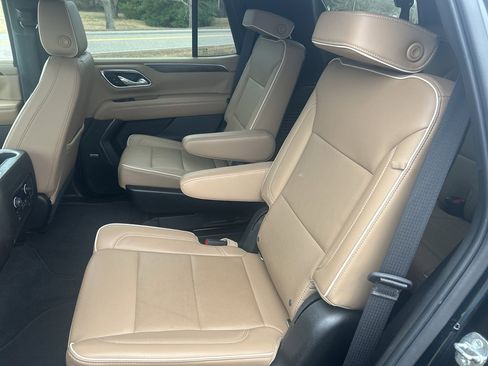 Used 2021 Chevrolet Tahoe Premier w/ Premium Package image 20