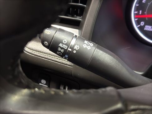 Used 2018 GMC Acadia SLT image 25