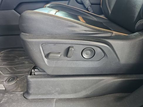 Used 2021 GMC Yukon XL AT4 w/ AT4 Premium Plus Package AWD/4WD image 24