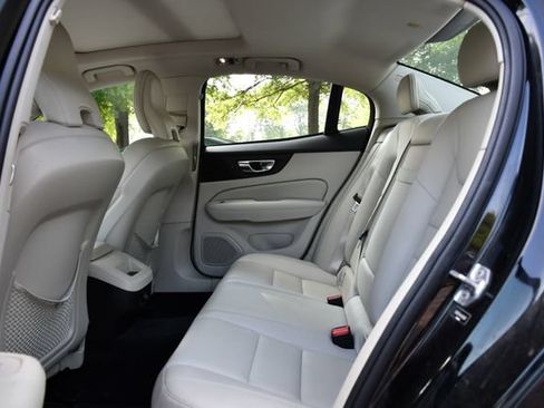 Used 2019 Volvo S60 T5 Momentum w/ Multimedia Package FWD image 15