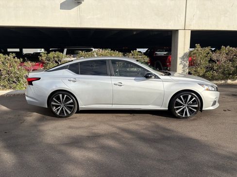 Used 2019 Nissan Altima 2.5 SR image 3