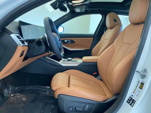 Used 2025 BMW 330i xDrive Sedan w/ Convenience Package image 4