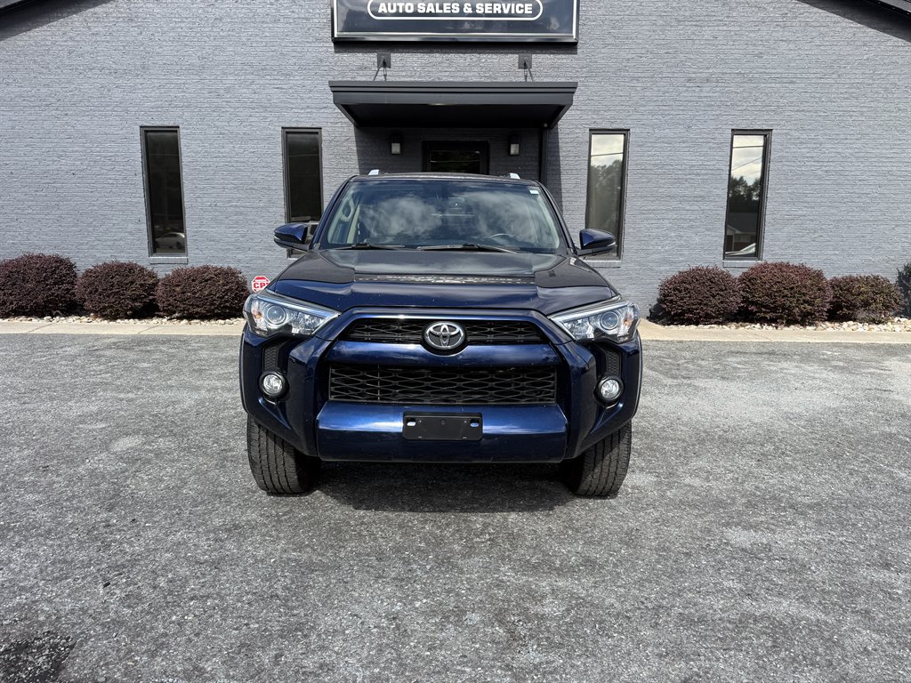Used 2018 Toyota 4Runner SR5 Premium AWD/4WD image 2