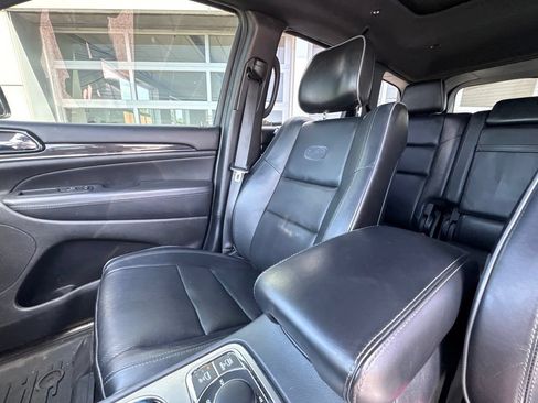 Used 2020 Jeep Grand Cherokee Overland AWD/4WD image 21