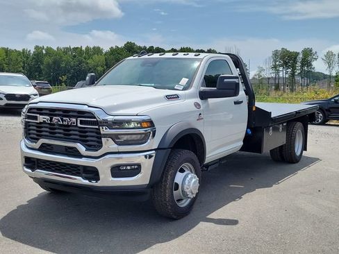 New 2026 RAM 5500 Tradesman w/ Chrome Appearance Group AWD/4WD image 3