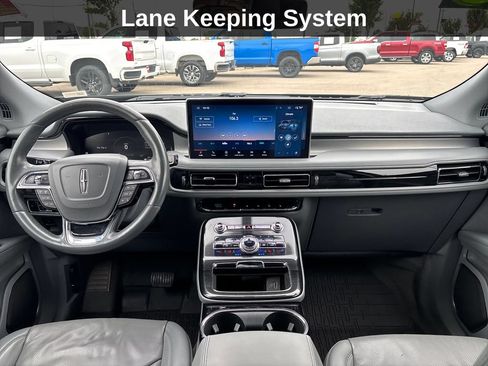 Used 2023 Lincoln Nautilus Reserve w/ Monochromatic Package AWD/4WD image 16