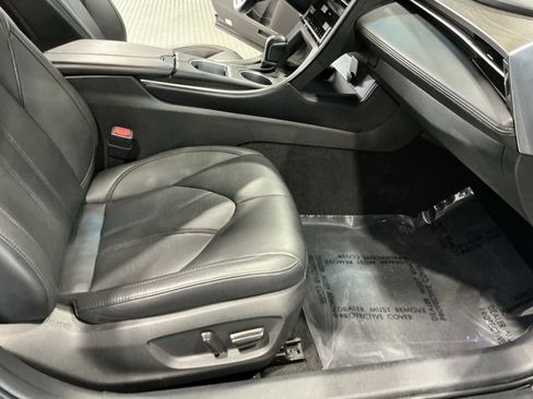 Used 2022 Toyota Avalon XLE image 19