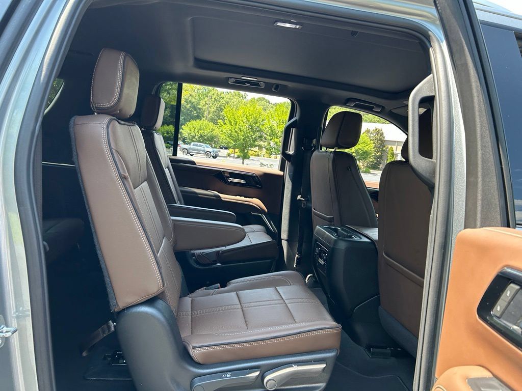 Used 2025 Chevrolet Suburban High Country w/ Sun And Tow Package AWD/4WD image 56