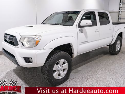 Used 2015 Toyota Tacoma 4x4 Double Cab w/ TRD Sport Package image 2