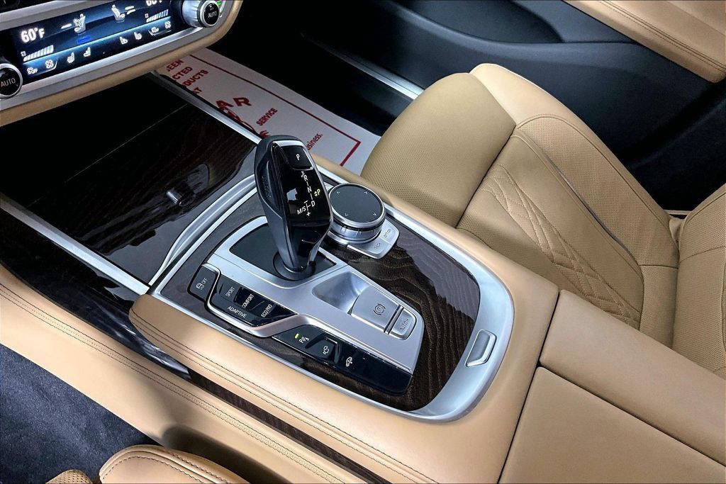 Used 2022 BMW 750i xDrive AWD/4WD image 17