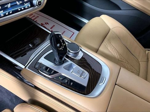 Used 2022 BMW 750Li xDrive AWD/4WD image 17