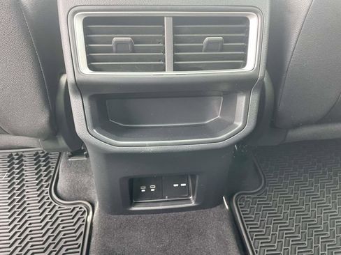 Used 2025 Volkswagen Atlas Cross Sport SE image 11