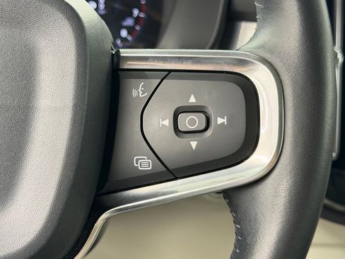 Used 2020 Volvo XC40 T5 Momentum w/ Protection Package Premier AWD/4WD image 29