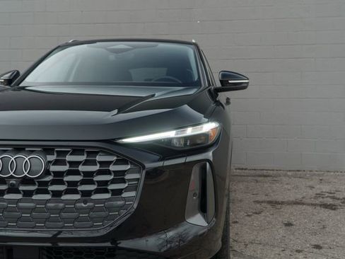 Used 2025 Audi Q5 Premium Plus w/ Premium Plus image 11