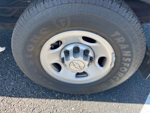 Used 2019 Chevrolet Express 3500 w/ Driver Convenience Package image 11