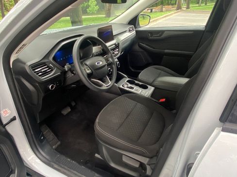 Used 2025 Ford Escape Active AWD/4WD image 9