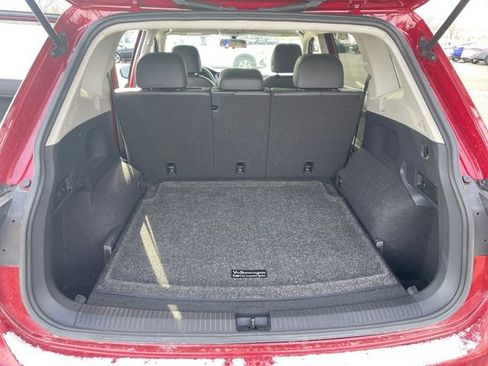 Used 2020 Volkswagen Tiguan SE w/ Panoramic Sunroof Package image 16