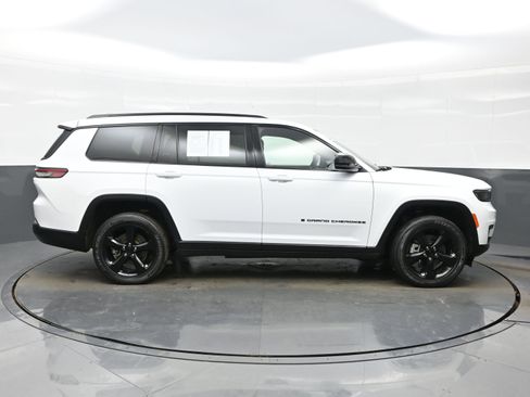 Used 2023 Jeep Grand Cherokee L Laredo image 7